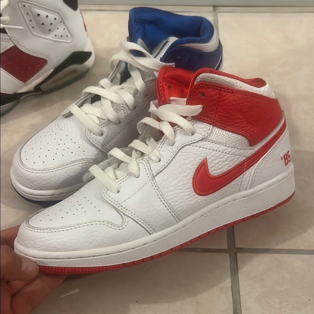Nike air Jordan retro 1 mid Kids White and Red Sneakers